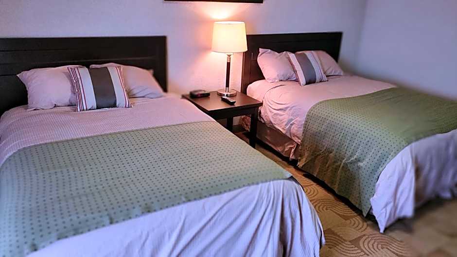 Shoreside Inn & Suites