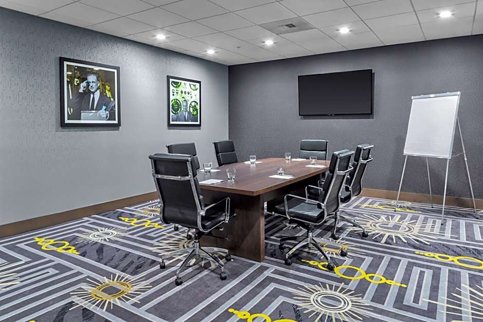 Hampton Inn By Hilton & Suites Los Angeles/Hollywood, CA