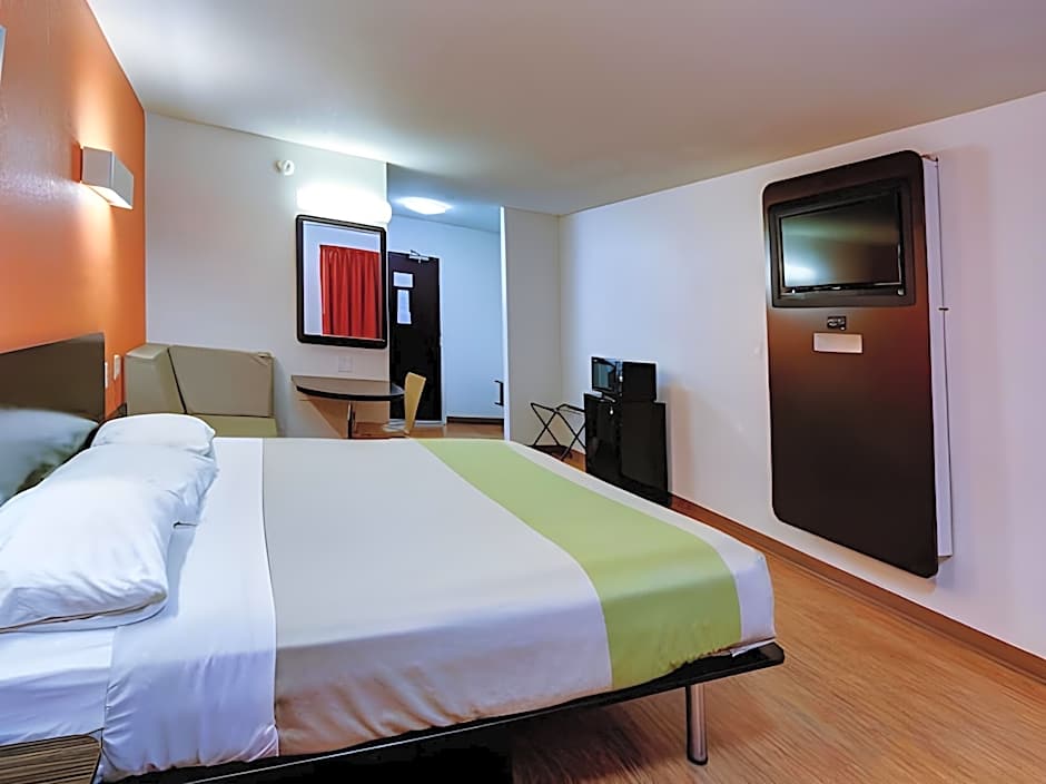 Executive Inn & Suites