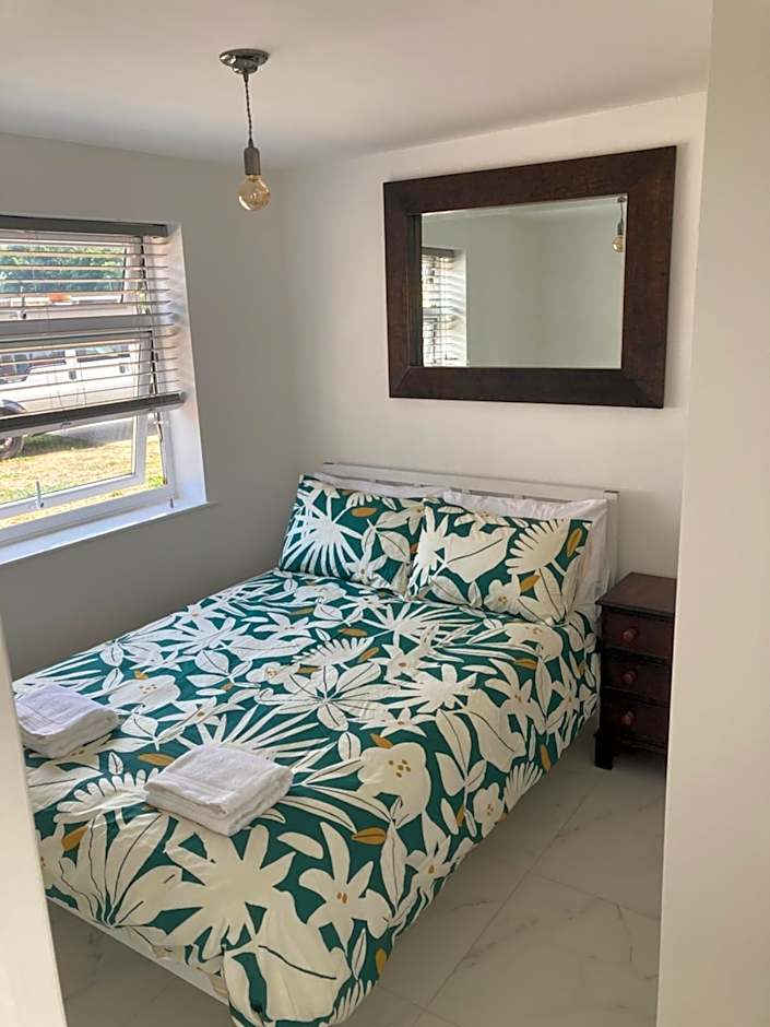 2 bed chalet Greatstone, New Romney sands holiday village 2mins from beach