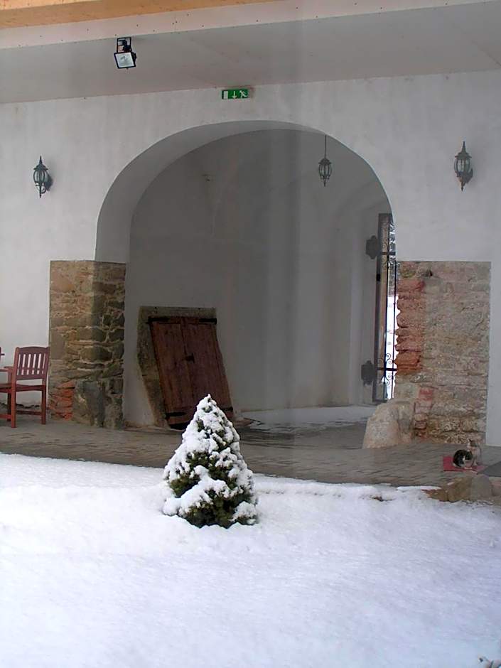 Kaštieľ Biela Dáma a Čierny Rytier