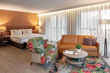 Corner Junior Suite with Balcony and Lake View