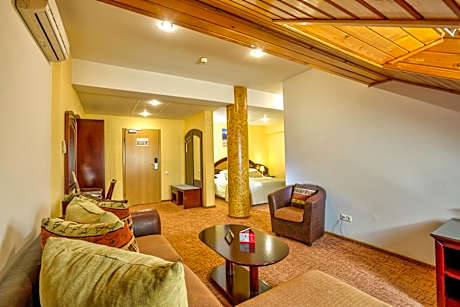 Deluxe Double Room with Extra Bed - 4 stars