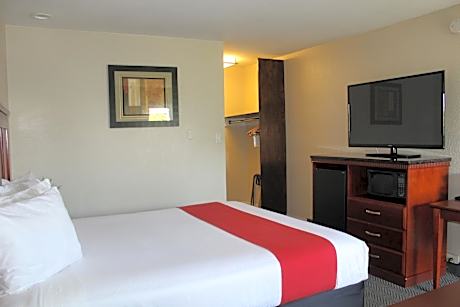 Standard Queen Room