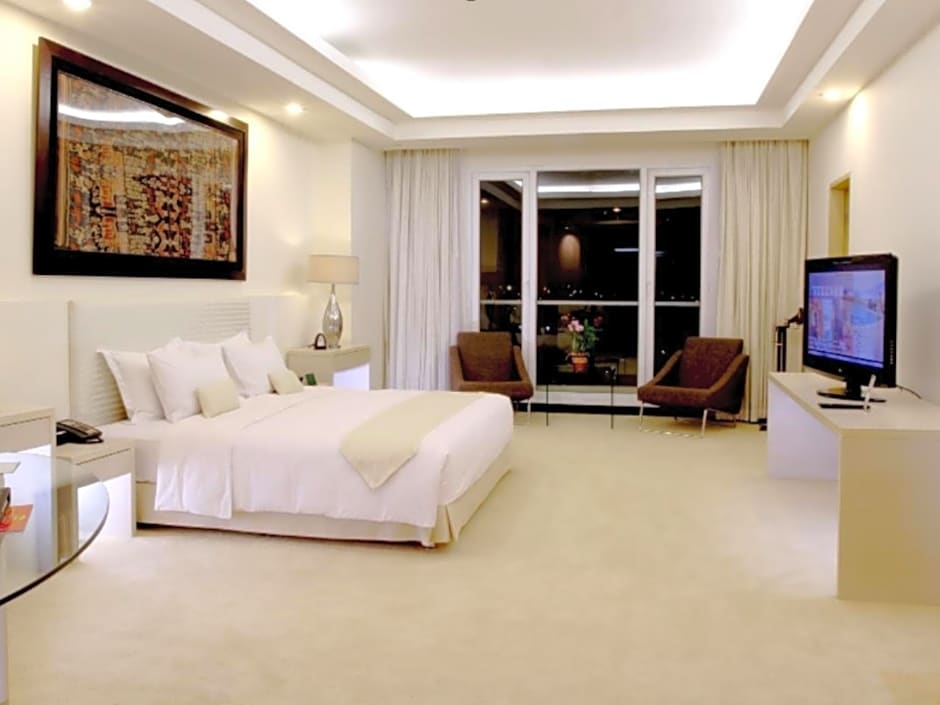 Sintesa Peninsula Hotel