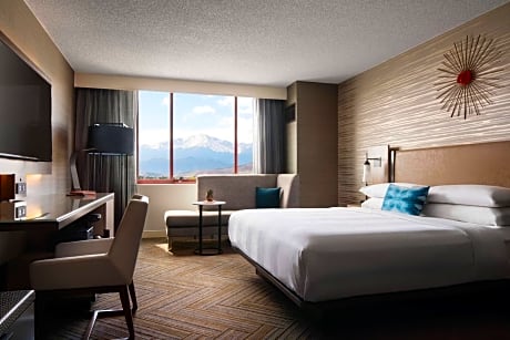 King Room with Mountain View - Hearing Accessible