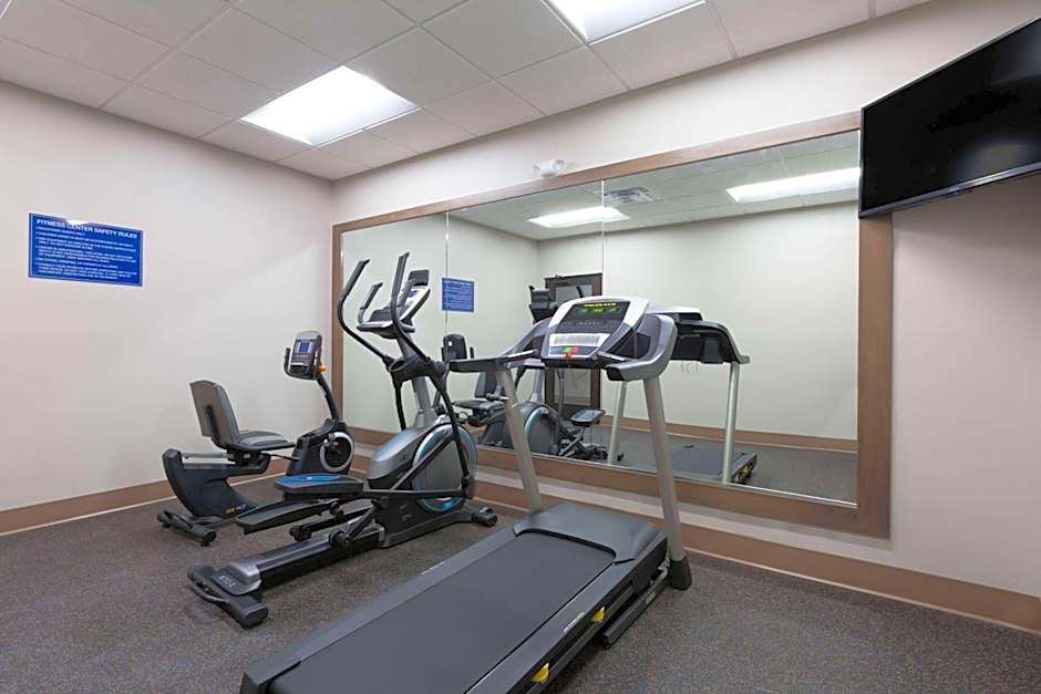 Days Inn & Suites by Wyndham Houston NW Cypress