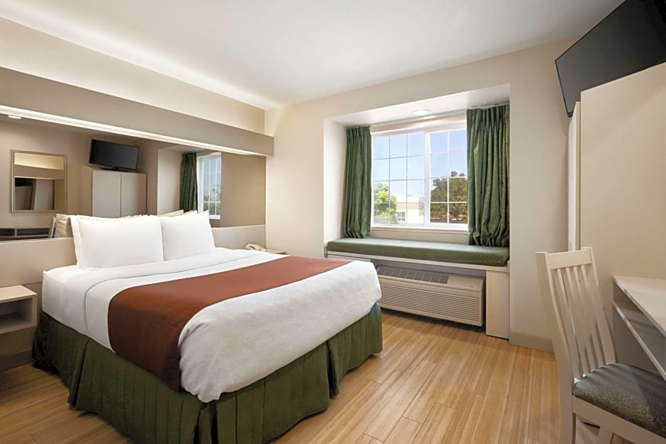 Microtel Inn & Suites Lodi