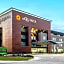 La Quinta Inn & Suites by Wyndham San Antonio Alamo City