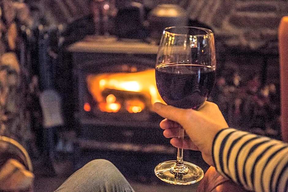 The Pickwick Inn & Oliver's Restaurant