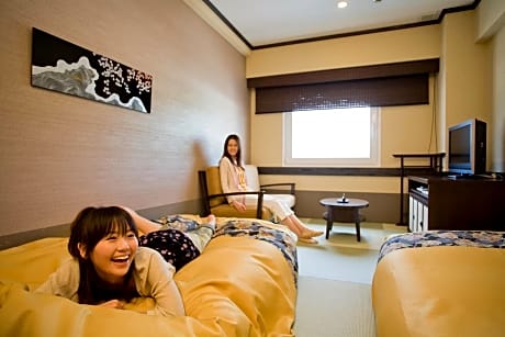 Twin Room with Shower