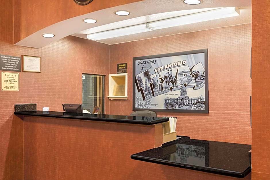 Super 8 by Wyndham San Antonio at I-10