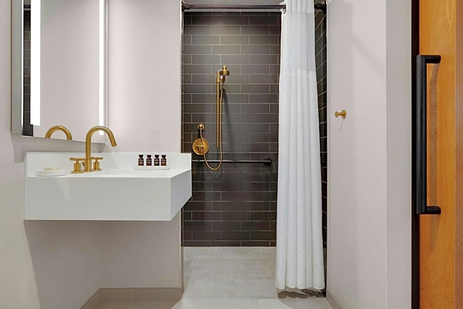 THE MC, AUTOGRAPH COLLECTION