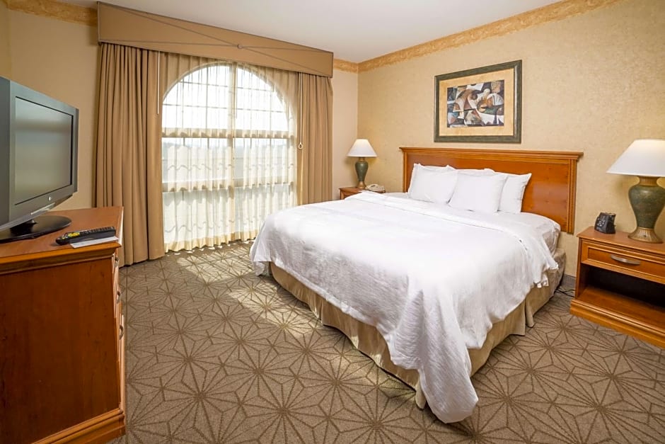 Photo 1 of 4 of Premium King Suite - Non-Smoking