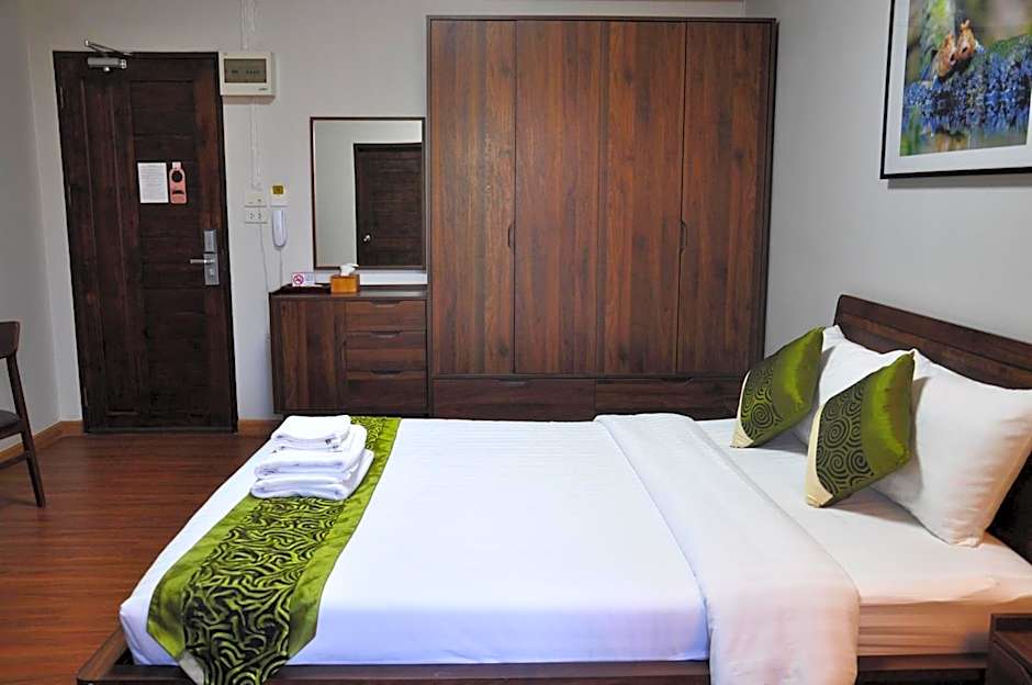 The Bedrooms Maeklong and Services Apartment