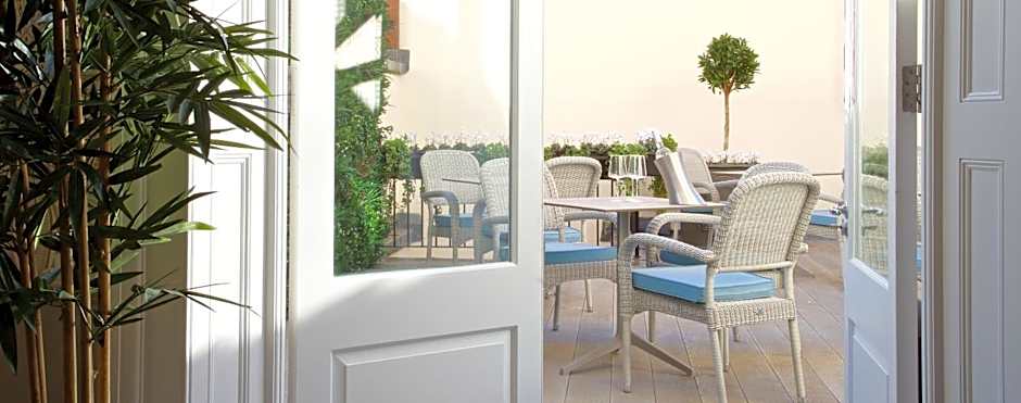 54 Queen's Gate Hotel