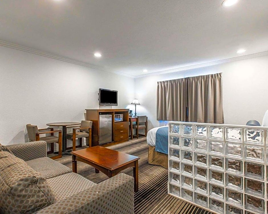 Rodeway Inn & Suites Pacific Coast Highway