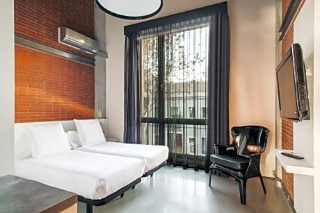 APARTMENT EXECUTIVE 4 PEOPLE