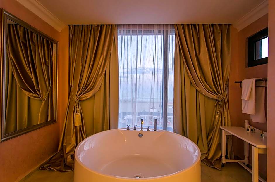 Phoenicia Royal Hotel