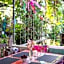 Artist's Place Trat
