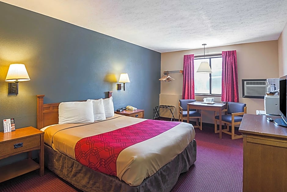 Econo Lodge Junction City I-70 Near Fort Riley