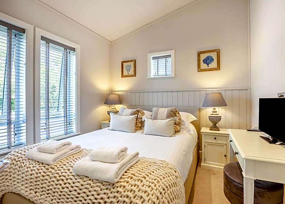 Woodhall Country Park Lodges