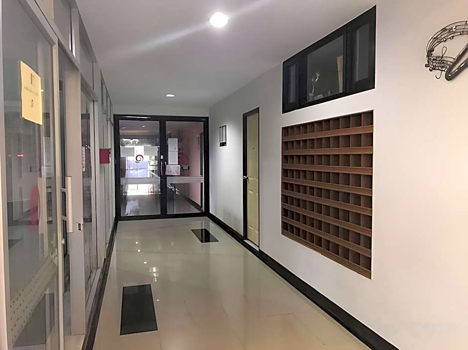 Grand Esie Service Apartment