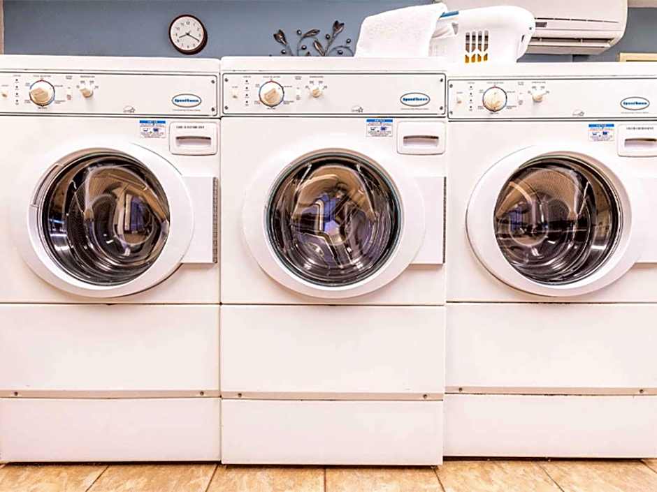 Sonesta Simply Suites Denver West Federal Center