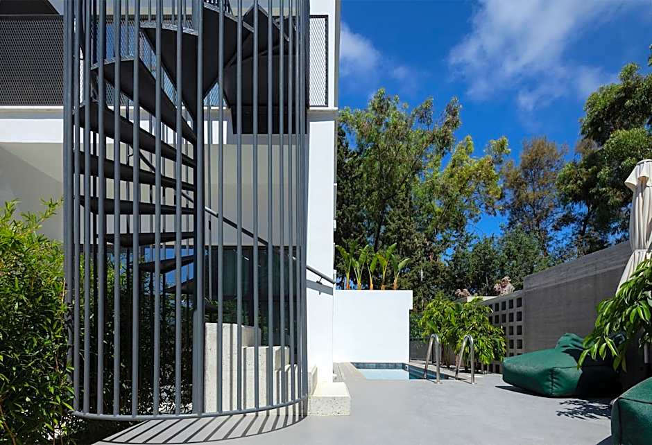 Adrop Pool Suites