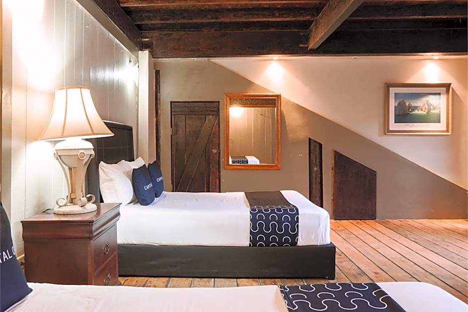 Capital O Hotel Villa Azura