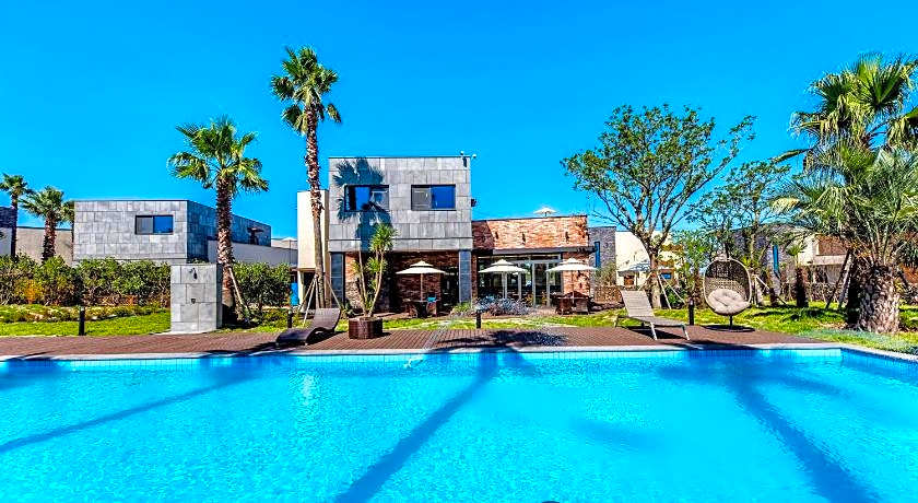 Arts Spa and Pool Villa