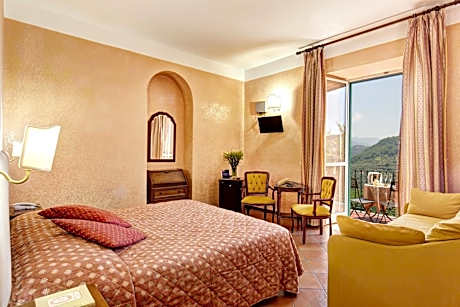 Double or Twin Room with Sea View