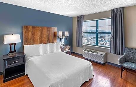 Accessible Queen Studio Non-Smoking