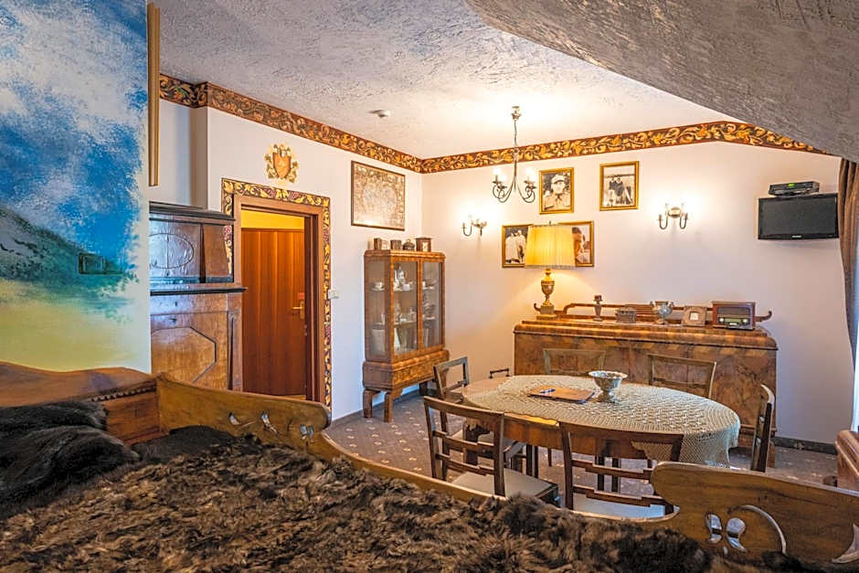 Hotel Trylogia