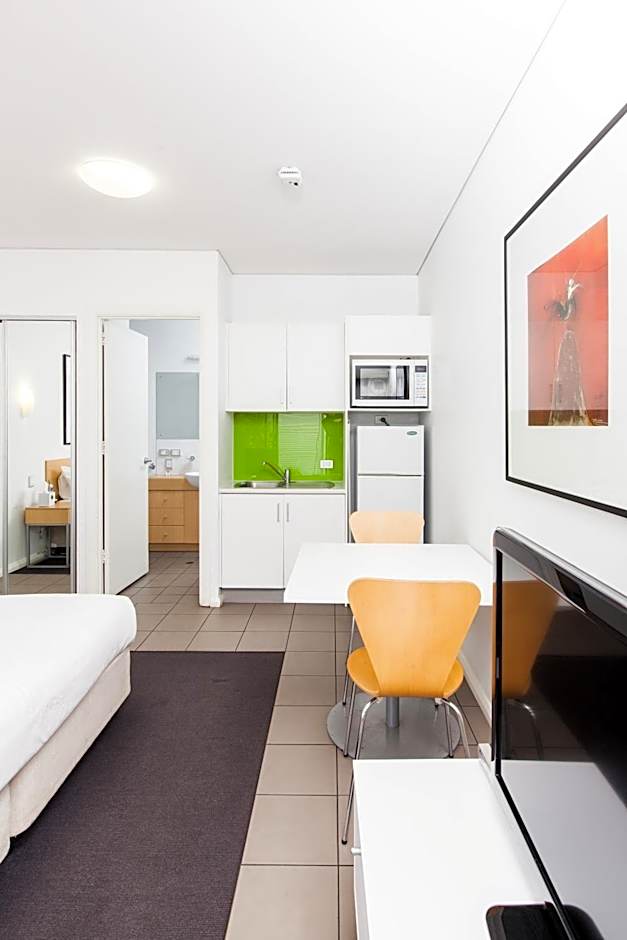 Majestic Oasis Apartments