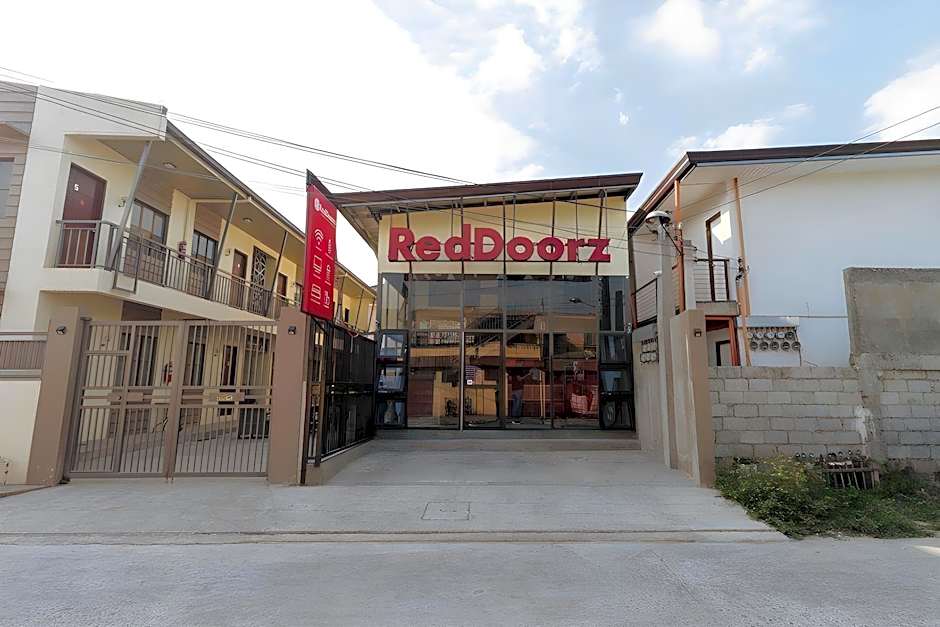 RedDoorz Plus @ Casa Lucia Sindalan San Fernando City Pampanga