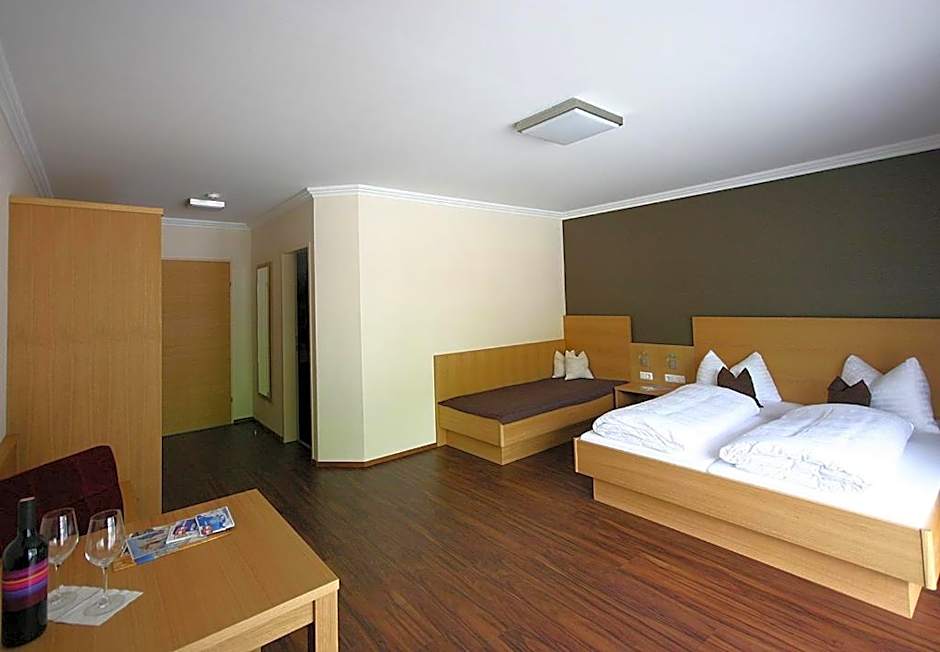 Hotel Herzblut - Joker card included in summer