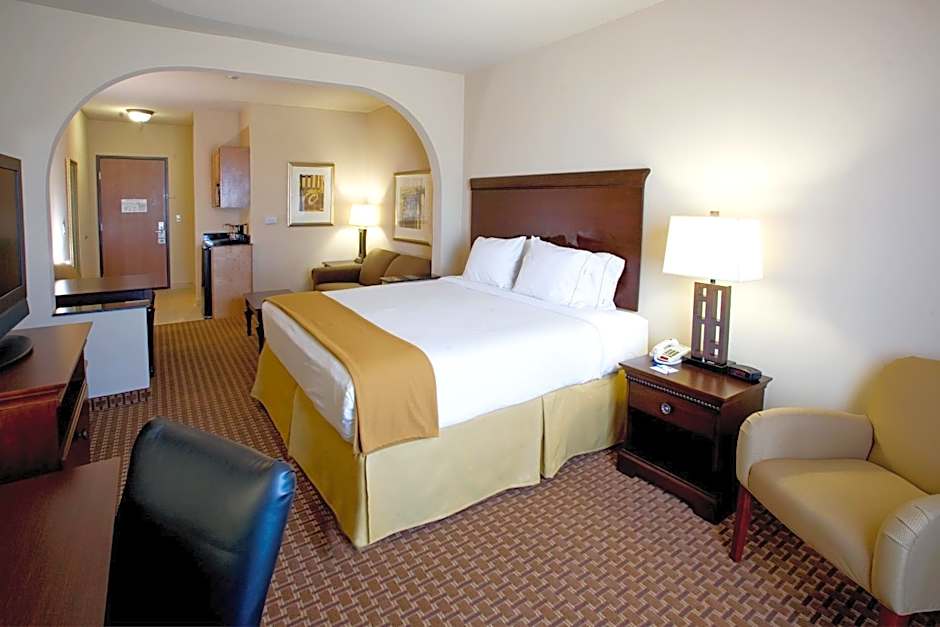 Holiday Inn Express Hotel and Suites Kingsville By IHG