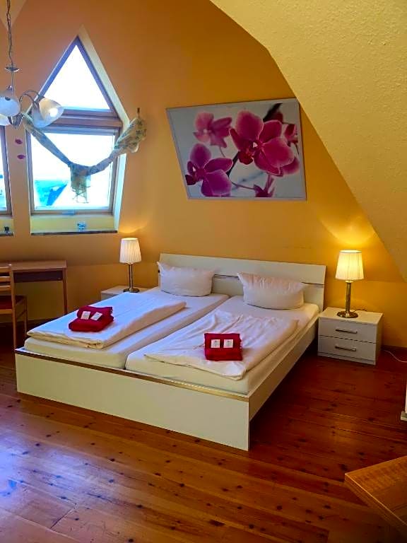 Ryde & Hyde Budget Hotel