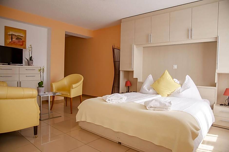 Photo 1 of 33 of Hotel du Faucon