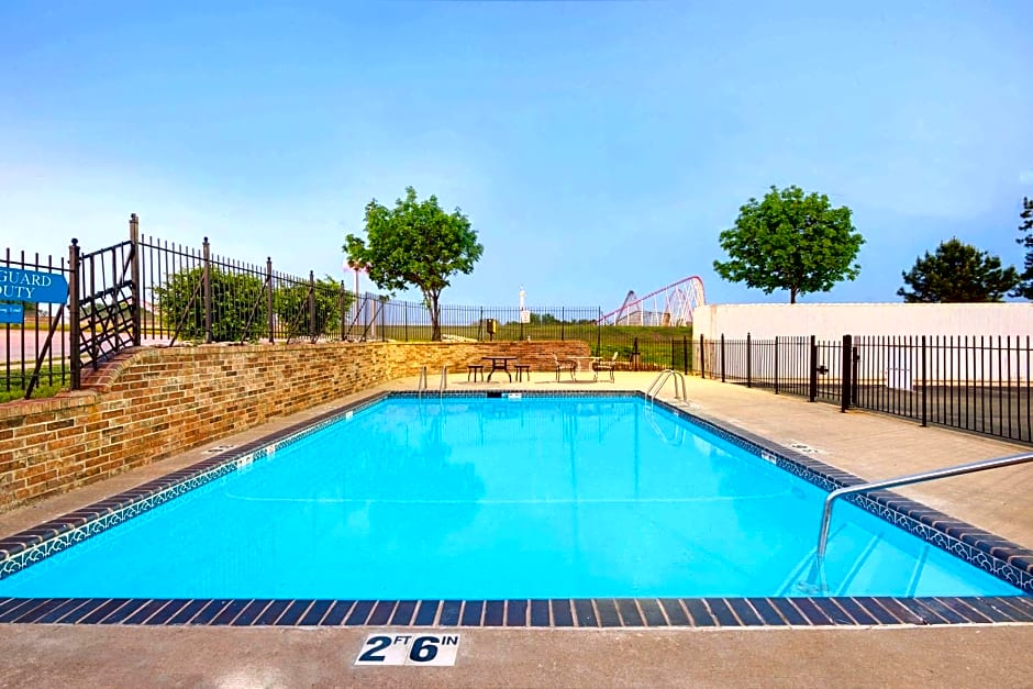 Super 8 by Wyndham Kansas City