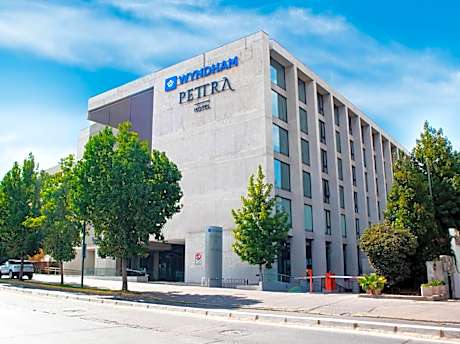 Wyndham Santiago Pettra