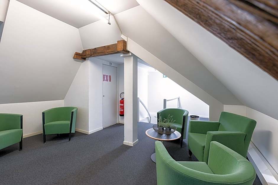 Royal Hotel - Urban Living