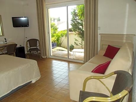 Suite with Garden View