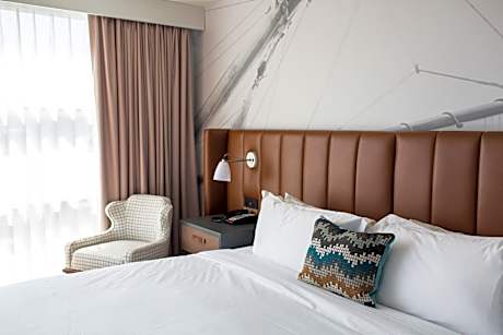 Standard King Room with Mobility Accessible Tub