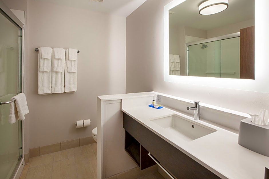 Holiday Inn Express & Suites - Jacksonville-Camp LeJeune Area, an IHG Hotel