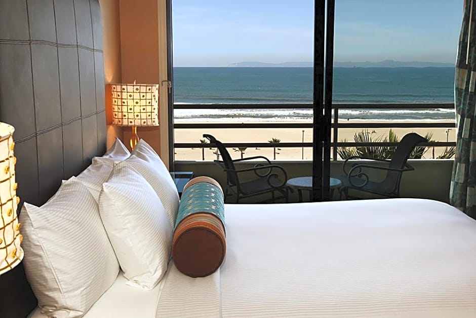 The Waterfront Beach Resort, A Hilton Hotel