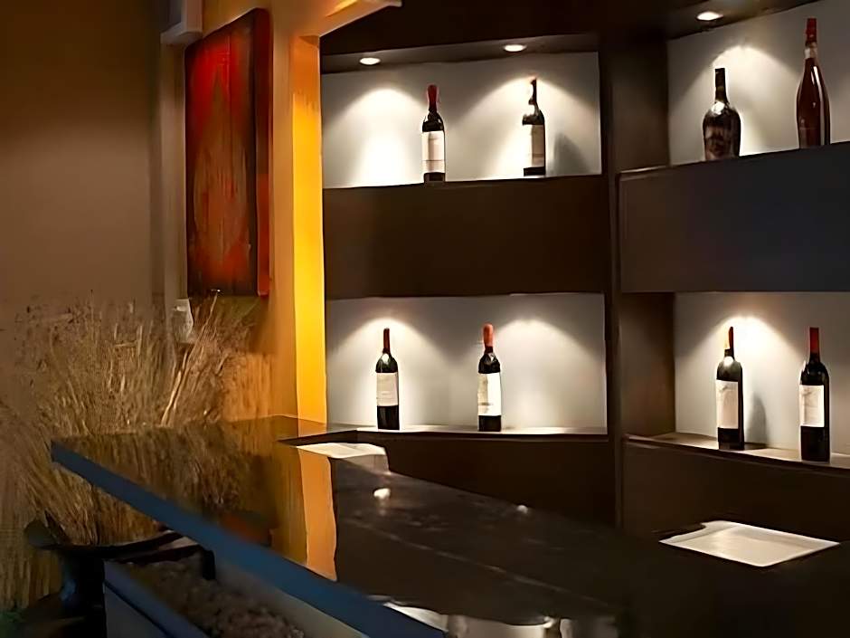 Grand Pinnacle Hotel