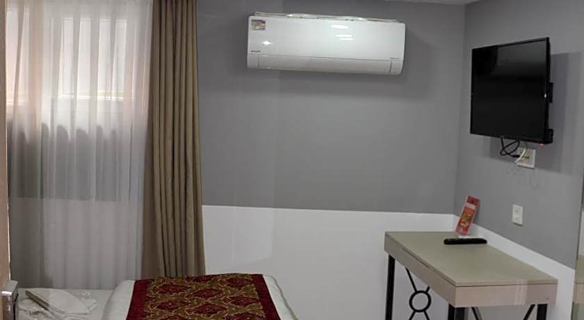 The Lola Hotel