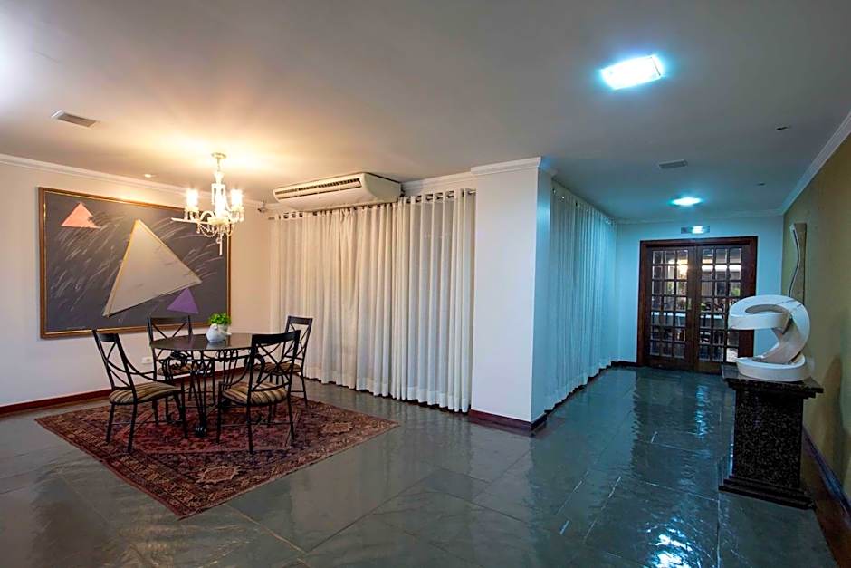 Bristol Exceler Plaza Hotel